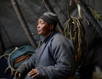 Сотрудник салона связи передал неизвестным личные данные певца Shaman